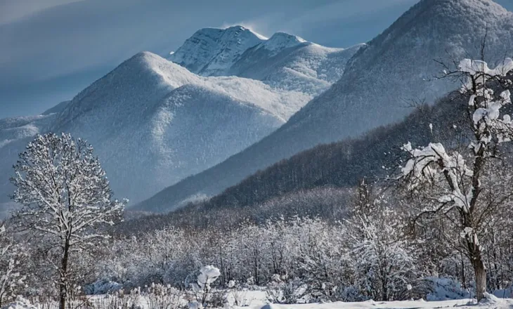 Kthehet bora në Ballkan: Fronti polar sjell gjysëm metri dëborë në Kroaci/ Moti i keq nuk do të “kursejë” as Kosovën