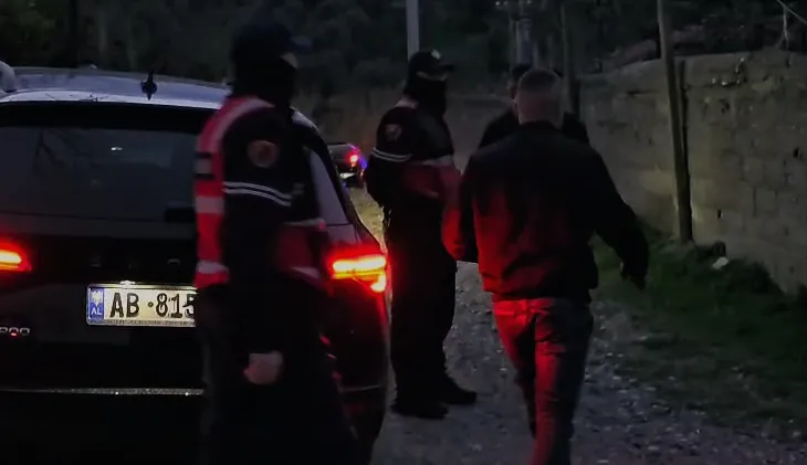 Ktheu magazinën e tij në ambient për prodhimin e kanabisit, policia: Në kërkim Bilal Hasa dhe përgjegjësi i OSHEE-së