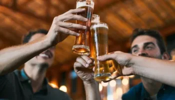 Kufizimet e trupit: Sa alkool mund të përpunojë mëlçia në një orë