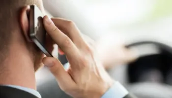 “Kujdes nga telefonatat mashtruese”/ Shoqata e Bankave thirrje qytetarëve: Mos ndani asnjë informacion…