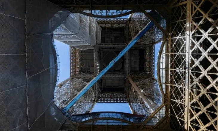 Kulla Eiffel po rikthen një atraksion – një shëtitje në një lartësi prej 60 metrash