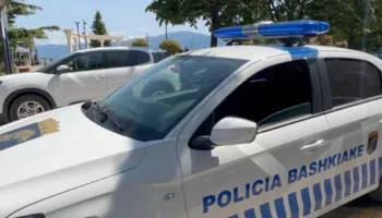 Kunati i Ergys Agasit goditi kolegun, zbardhet sherri në zyrat e Policisë Bashkiake