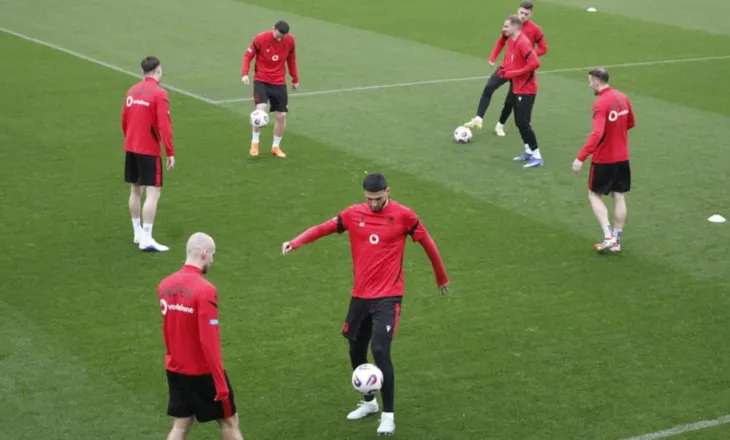 Kuqezinjtë mbyllin përgatitjet në Tiranë, Sylvinho teston edhe penalltitë para fluturimit drejt Varshavës