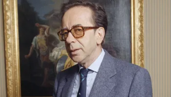 Kur Ismail Kadare pyeste Pjetër Arbnorin: A dashurohet i burgosuri me qelinë?