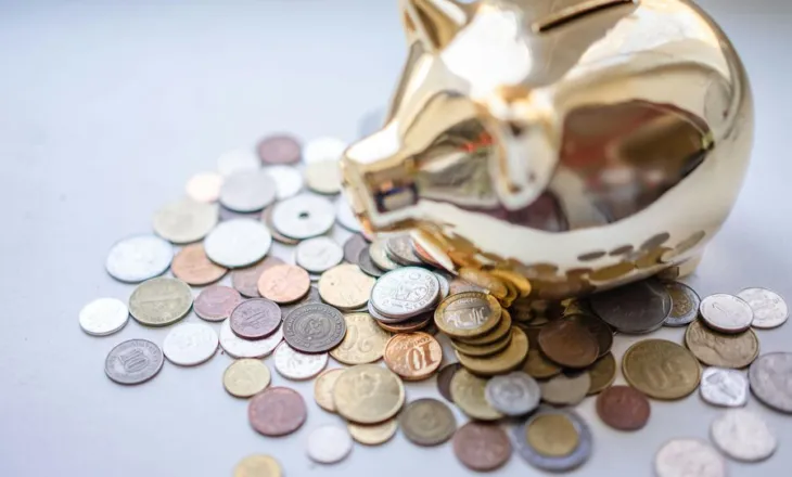 Kursi Euro-Lek bie në minimum të ri historik, drejt kufirit të 96 lekëve