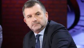 Kush më del kundër, e sakatoj/ Bushati: Rama kërcënoi kryesinë e PS para votimit për Ballukun