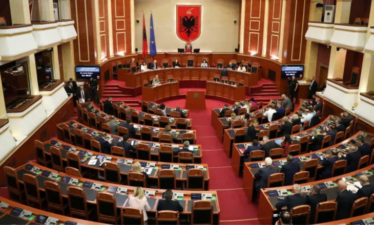 Kuvendi miraton ndryshimet në qeverinë Rama pa praninë e tij, shkarkimet dhe emërimet marrin mbi 80 vota