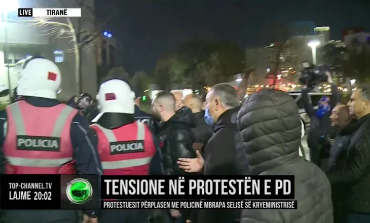 LAJM I FUNDIT/ Sali Berisha ndihet keq nga gazi lotsjellës, rrethohet nga truprojat dhe largohet në banesë