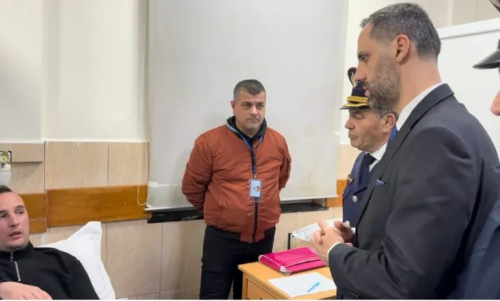 Lamallari viziton në spital policët e plagosur: Pabesi të përdorësh të miturit për të sulmuar me molotovë