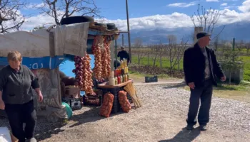 Largimi i tregtimit/ Banorët e revoltuar kundër: Na lini të punojmë, kjo është buka jonë