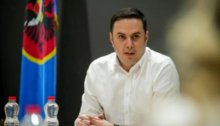 LDK ‘fajëson’ Vetëvendosjen për çështjen e presidentit, Abdixhiku: Procesi është kompromentuar