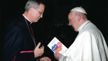 “Lejoji priftërinjtë të martohen”, kërkesa e peshkopit trondit Papa Leon dhe Vatikanin