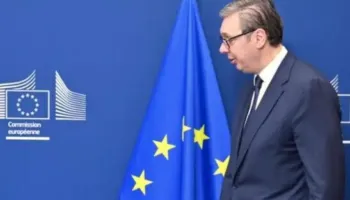 Lëkundjet e Vuçiçit në politikën e jashtme/ Ekspertët serbë: Çon në improvizime dhe rezultate të kufizuara