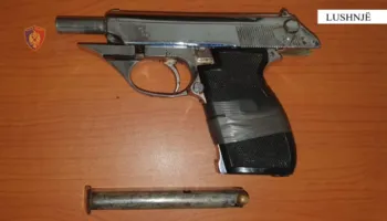 Lëvizte i armatosur në qytet, shpallet në kërkim 21-vjeçari në Lushnje, arrestohen 5 miqtë e tij