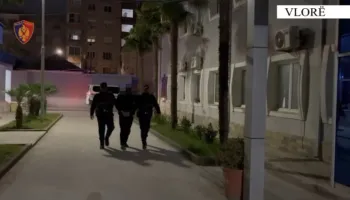 Lëvizte me armë në brez rrugëve të qytetit, arrestohet 21-vjeçari në Vlorë