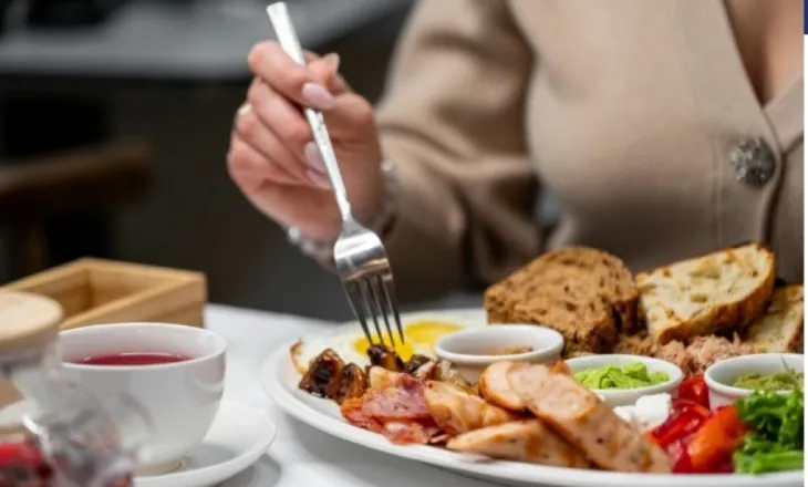 Lista për t’u shmangur: Ushqimet që duhen eliminuar menjëherë nga dieta, por që i konsumojmë çdo ditë