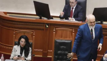 LIVE! Nis seanca për Ballukun! PD në protestë: Mazhoranca po kthehet në mburojë të korrupsionit