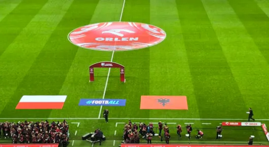 LIVE Poloni-Shqipëri/ Vendasit shtojnë presionin, tjetër rast (VIDEO)