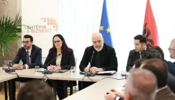 LIVE! Rama me furnizuesit e naftës: Më mirë më pak fitim, sesa të keni bordin mbi kurriz