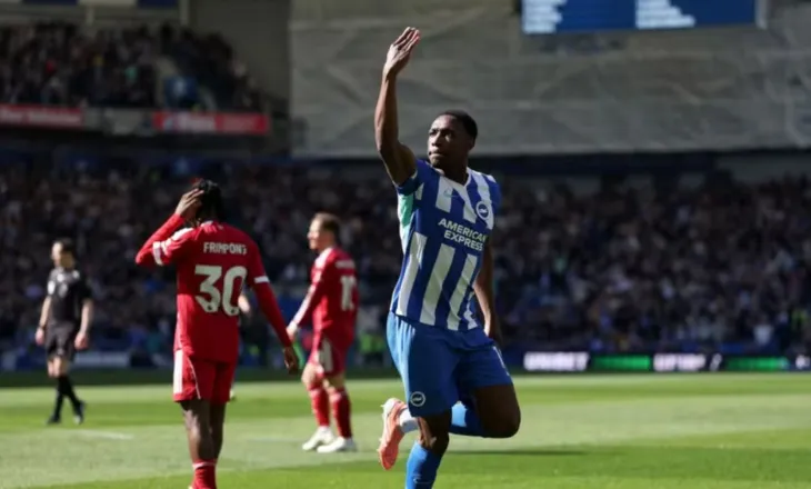 Liverpool rrezikon të mbetet jashtë Champions-it, një-ish i Man. United “djeg” të kuqtë (video)