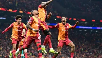 Liverpul befasohet në Stamboll, Gallatasaraji fiton të vajtjes