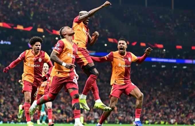 Liverpul befasohet në Stamboll, Gallatasaraji fiton të vajtjes