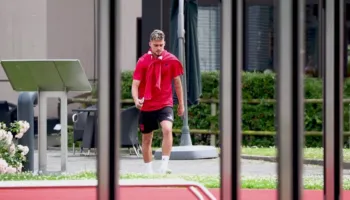 Luajti vetëm 8 minuta kundër Polonisë, Muçi largohet nga grumbullimi i Kombëtares