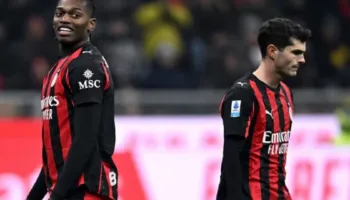 ‘Luan gjithnjë vetëm’/Leao shfryn kundër Pulisic dhe Allegri i jep të drejtë