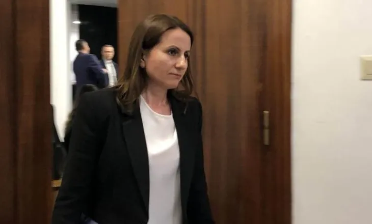 Lufta bllokon gjyqet në GJKKO, Ëngjëllushe Tahiri në Dubai! Shtyhen 3 seanca, mes tyre edhe ‘Plumbi i artë’