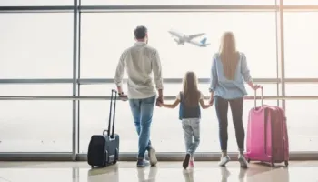 Lufta Izrael–Iran “tremb” shqiptarët! Ngrijnë rezervimet për pushime