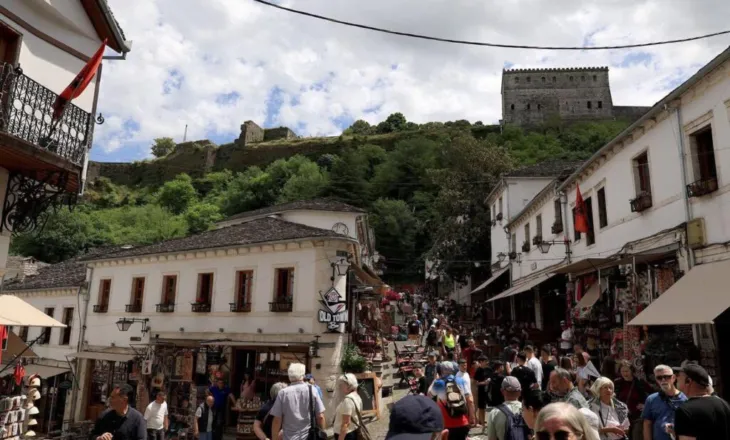 Lufta mund të shpëtojë turizmin, në Shqipëri po vijnë të huajt që anuluan planet në Lindjen e Mesme