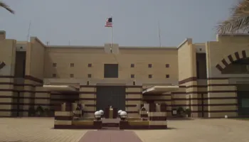 Lufta në Iran, ambasada amerikane urdhëron evakuimin e personelit nga Oman