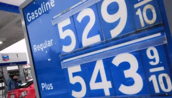 Lufta në Iran/ Paralajmërojnë ekspertët: Rritja e çmimit të naftës po e shtyn SHBA drejt recesionit