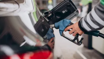 Lufta në Lindjen e Mesme, Sllovenia vendos kufizime në karburant për të frenuar “turizmin e naftës”