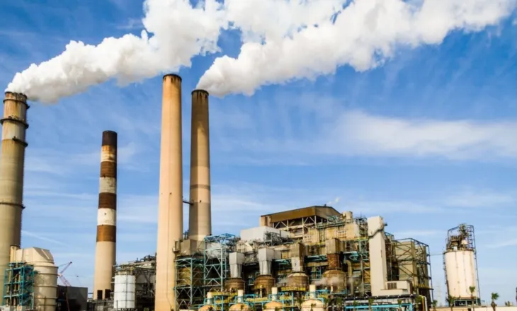 Lufta për ujin në Gjirin Persik, frikë për impiantet e destilimit, Anglia çon nëndetësen në detin arabik