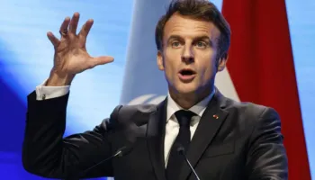 Macron: Do të dërgojmë automjete të blinduara në Liban