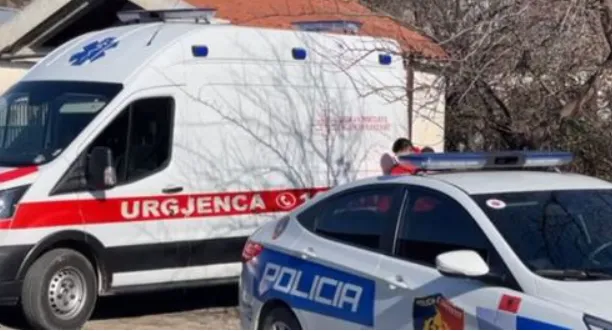 Makina përplas motorin në Pogradec, plagosen burrë e grua