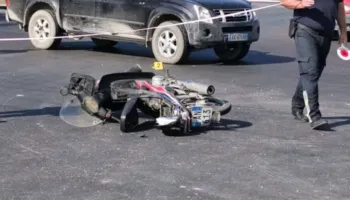 Makina përplas një person me biçikletë, detajet e para