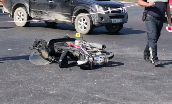 Makina përplas një person me biçikletë, detajet e para