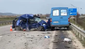 Makinat të bëra ‘copë’, zbulohet identiteti i shoferes që humbi jetën në Levan-Tepelenë (EMRI)