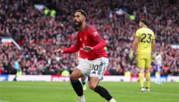 Manchester United rikthehet te fitorja në Premier League dhe i imponohet Aston Villas