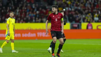 Mario Mitaj gjen golin, por Sylvinho-n e shqetëson Gjimshiti