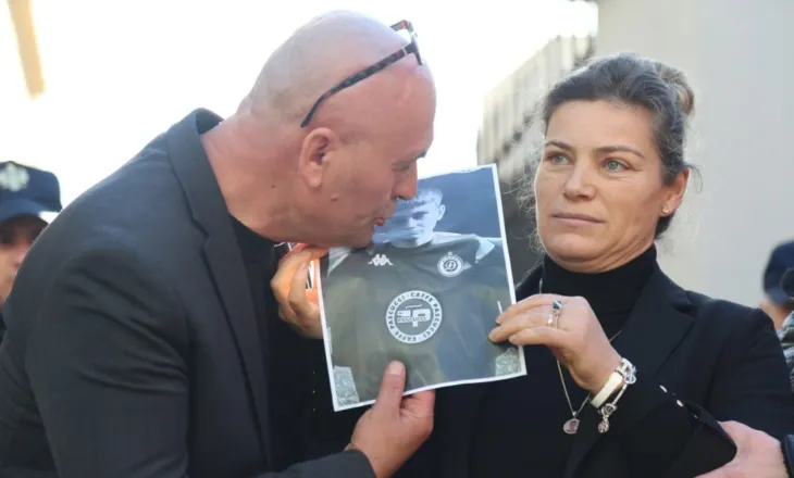 “Martini nuk u vra nga TikTok!”/ Familja e të ndjerit Martin: Faji është i institucioneve, jo rrjetet sociale