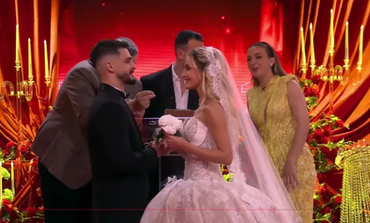 Martohen Selin dhe Gimbo, puthje mes çiftit. Rogerti me një fjalim kundër çiftit