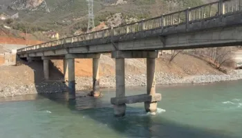 Masakër në lumin Shkumbin, Ura e Mirakës rrezikon shembjen