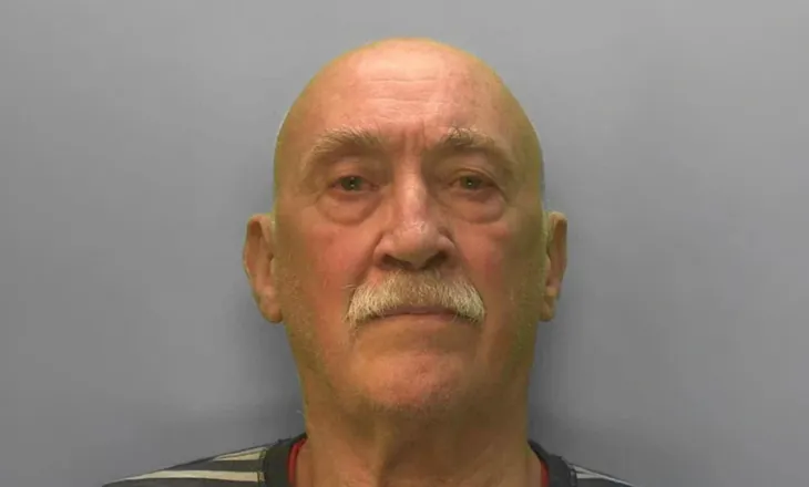 Mashtroi klienten dhe e detyroi të kryente marrëdhënie seksuale, 11 vite burg për psikologun 77-vjeçar në Angli