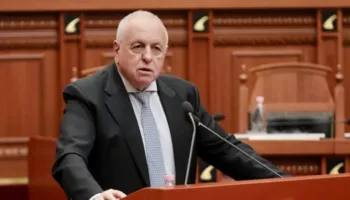 “Maxhoranca miratoi rezolutë “gjysmake” për Iranin”, deputeti i PD-së shpërthen: E nxituar, e paplotë dhe e dyshimtë