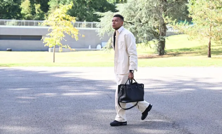 Mbappé kthehet në “fjalëkryq” me çantën luksoze mbi 3000 euroshe dhe mesazhin e “fshehur”