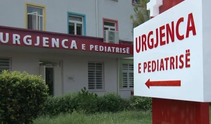 Mbërriti në gjendje të rëndë në pediatrinë e Korçës, niset drejt Tiranës foshnja 2-muajshe