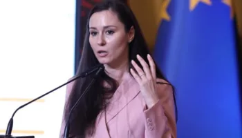 Mbi tre orë raportim në mbledhjen me dyer të mbyllura të PS, Drejtoresha e Kadastrës: Brenda 2027 do kemi regjistër të plotë të titujve të pronësisë